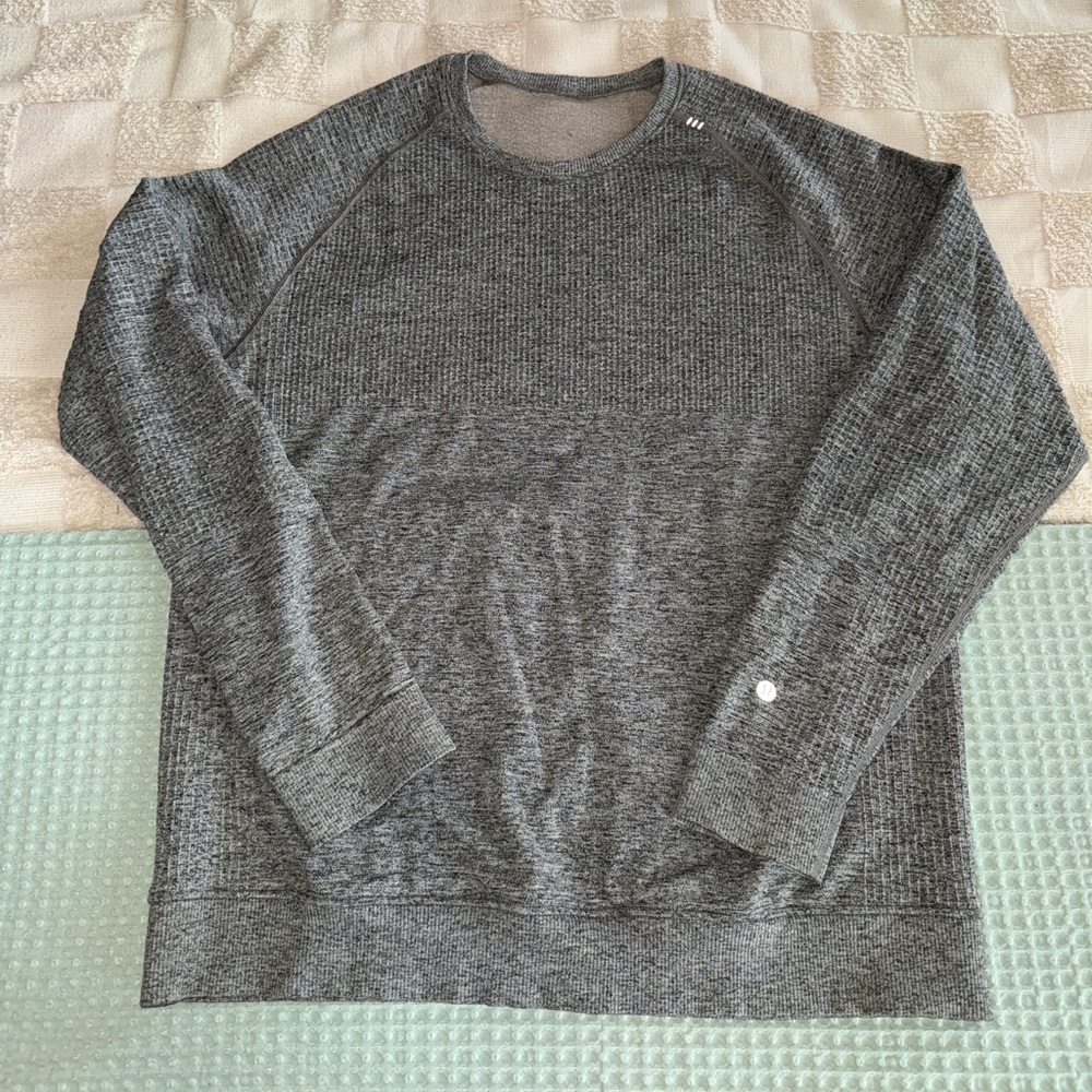 Lululemon Men’s Black & White Engineered Warmth Long Sleeve Crew Neck Shirt‎